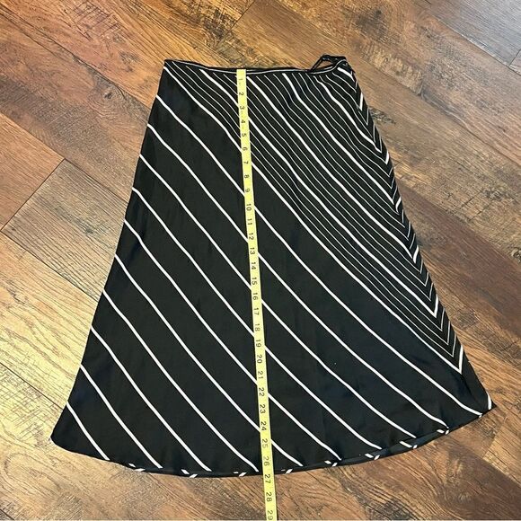 The Limited 100% Silk Assymetrical skirt size 2 - Picture 5 of 8